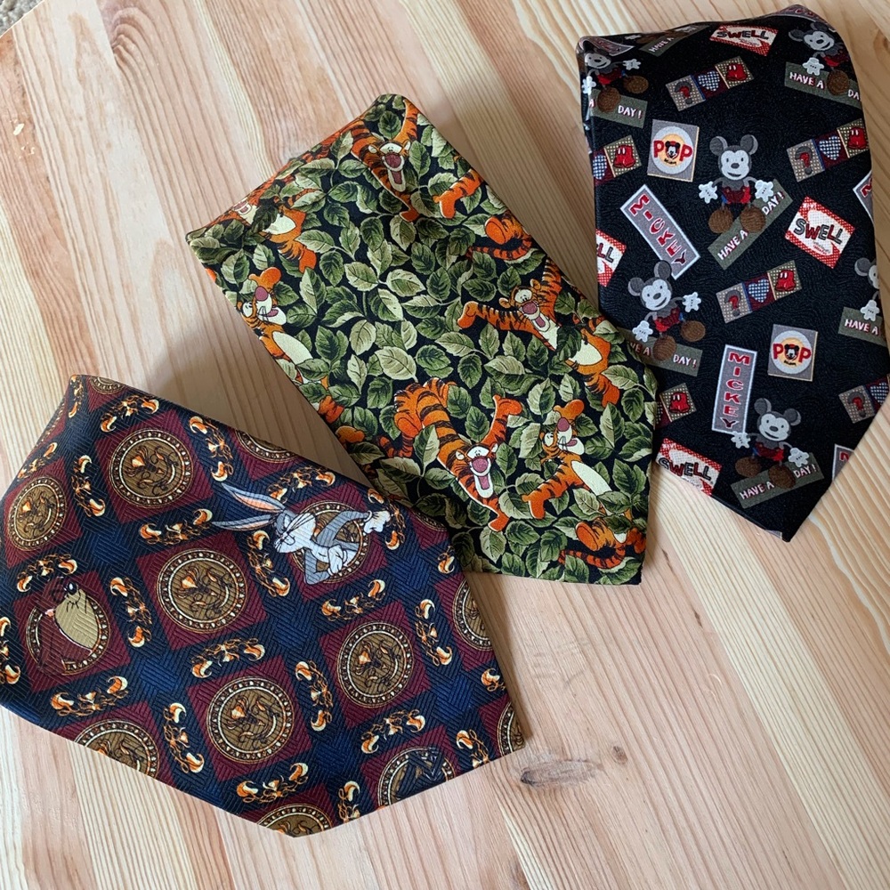 ***3 ties Disney, looney toons and tigger****